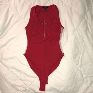 🥀 Red zip body suit with white mesh sides